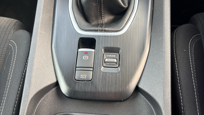 Nissan Qashqai 1.3 DiG-T MH Acenta Premium 5dr Petrol Hatchback